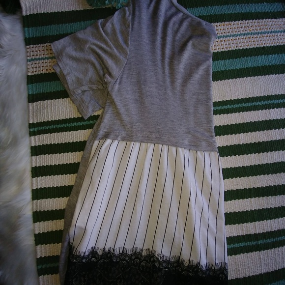 3/$12 🔴 Bien Gray Shirt - Picture 5 of 5